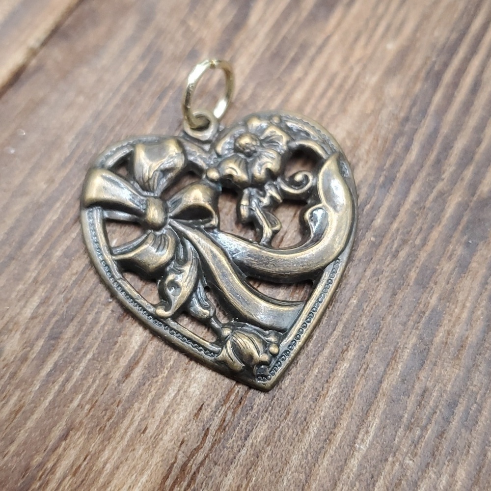 Bronze filigree ribbons and bows‎ heart pendant antique